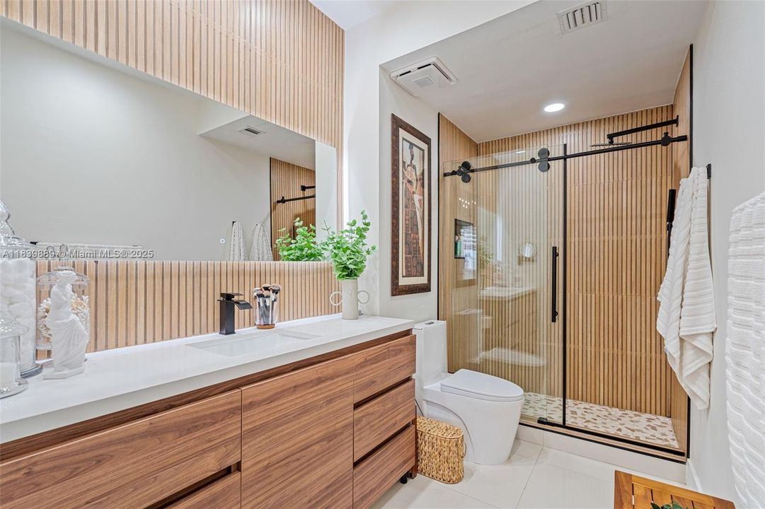 На продажу: $375,000 (2 спален, 2 ванн, 1157 Квадратных фут)