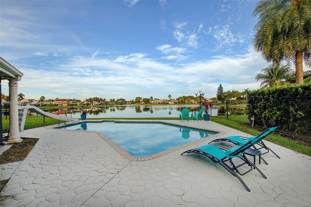 Recientemente alquilado: $7,500 (4 camas, 3 baños, 2980 Pies cuadrados)