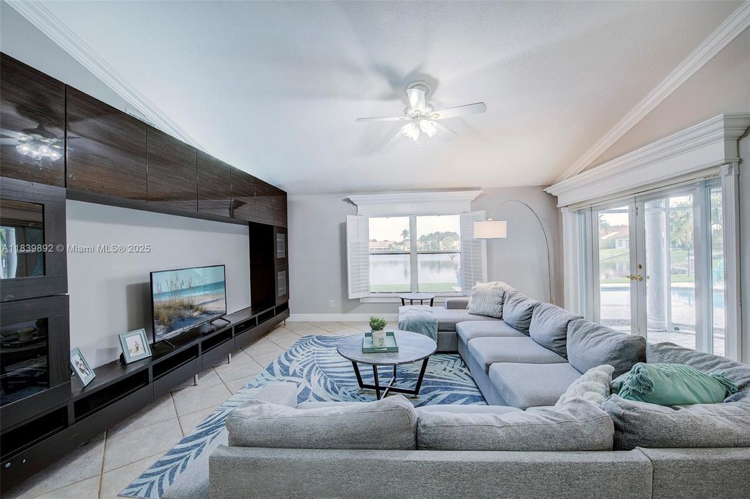 Recientemente alquilado: $7,500 (4 camas, 3 baños, 2980 Pies cuadrados)