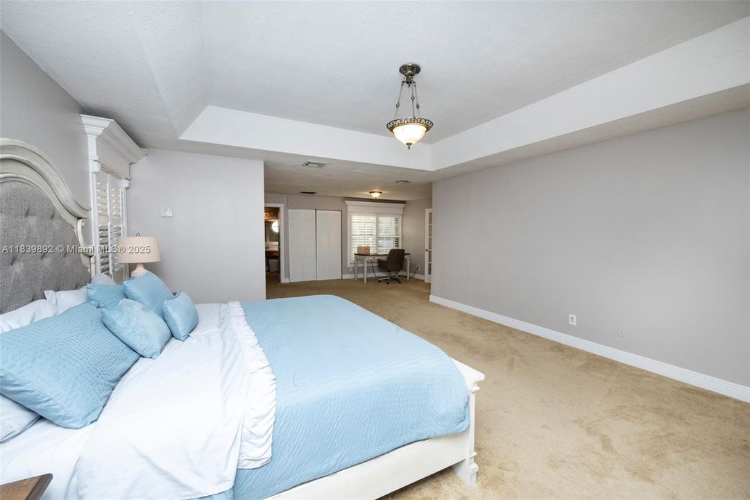 Recientemente alquilado: $7,500 (4 camas, 3 baños, 2980 Pies cuadrados)