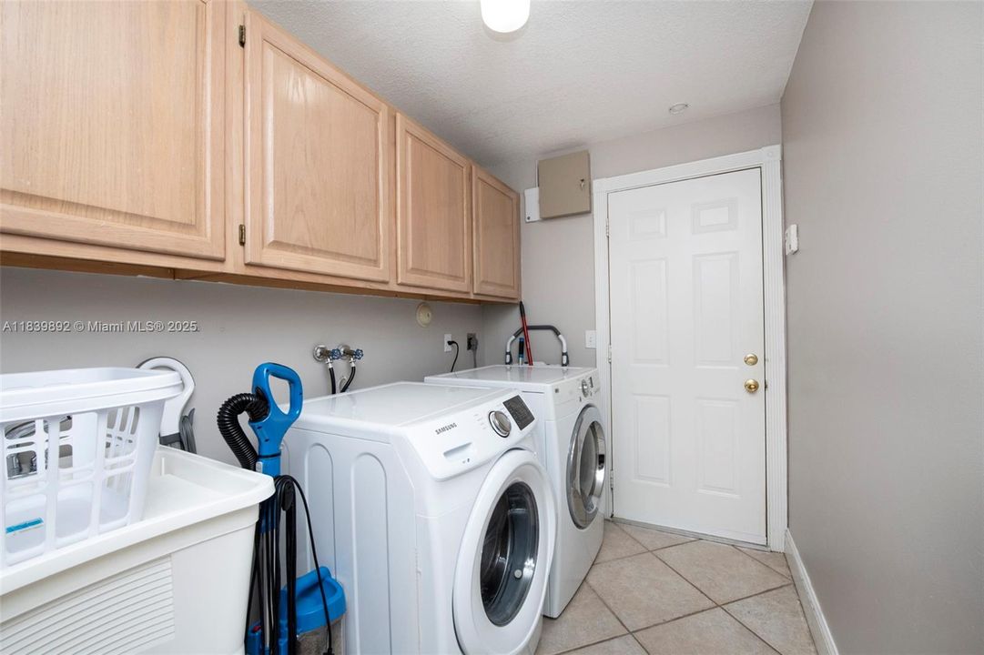 Recientemente alquilado: $7,500 (4 camas, 3 baños, 2980 Pies cuadrados)