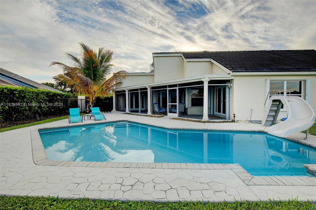 Recientemente alquilado: $7,500 (4 camas, 3 baños, 2980 Pies cuadrados)