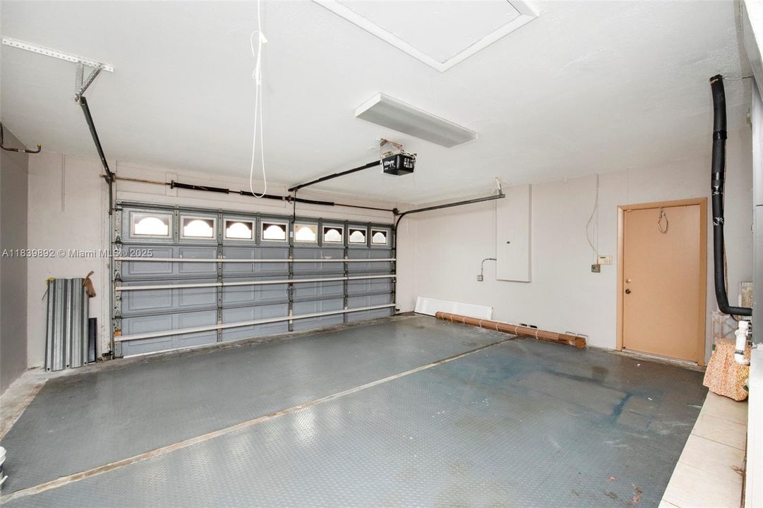 Recientemente alquilado: $7,500 (4 camas, 3 baños, 2980 Pies cuadrados)