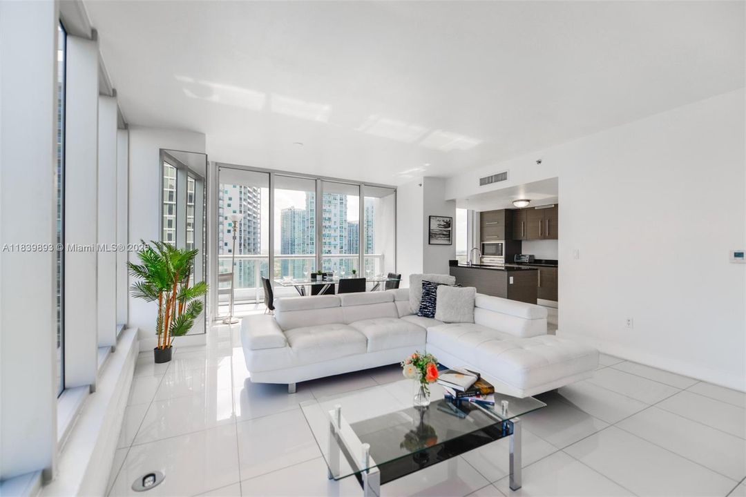 For Sale: $1,150,000 (2 beds, 2 baths, 1459 Square Feet)