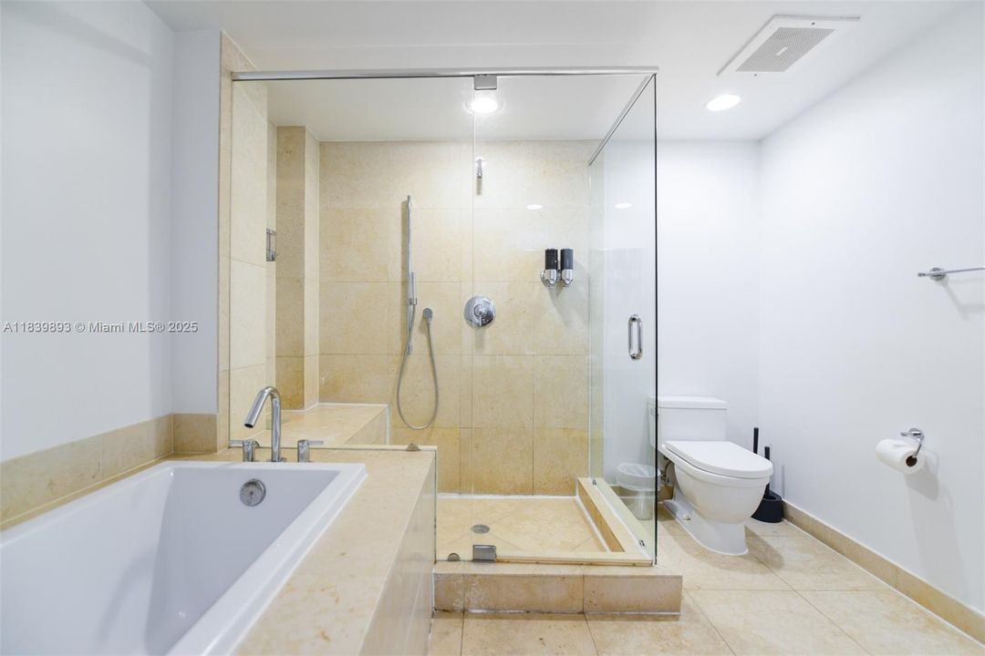 For Sale: $1,150,000 (2 beds, 2 baths, 1459 Square Feet)