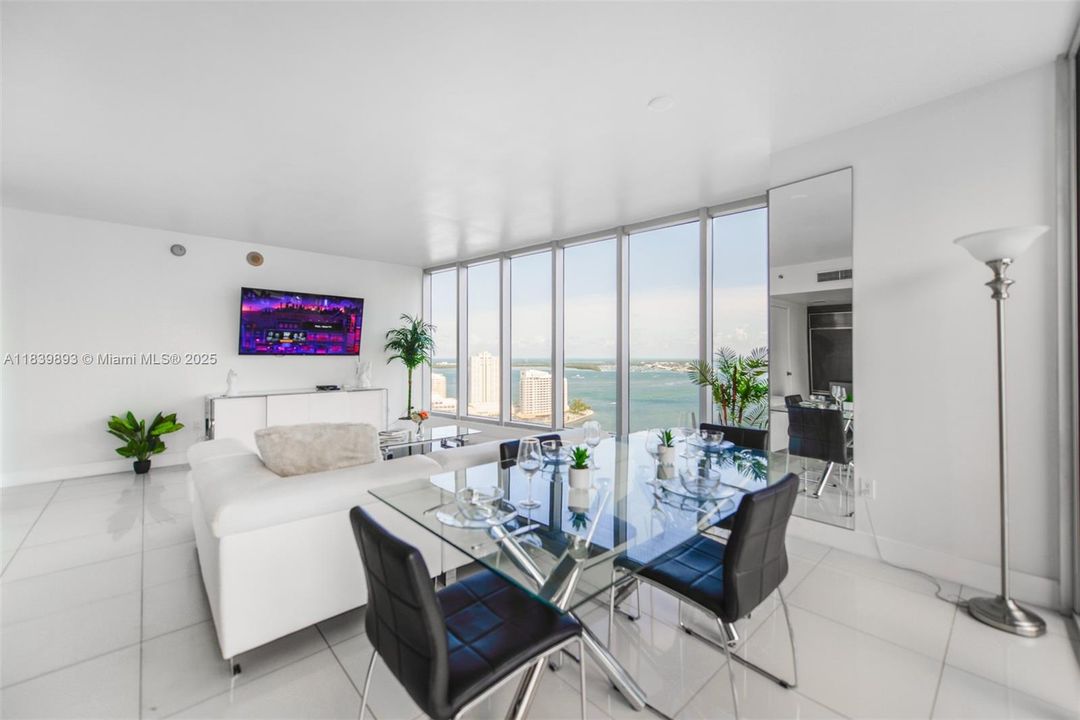 For Sale: $1,150,000 (2 beds, 2 baths, 1459 Square Feet)