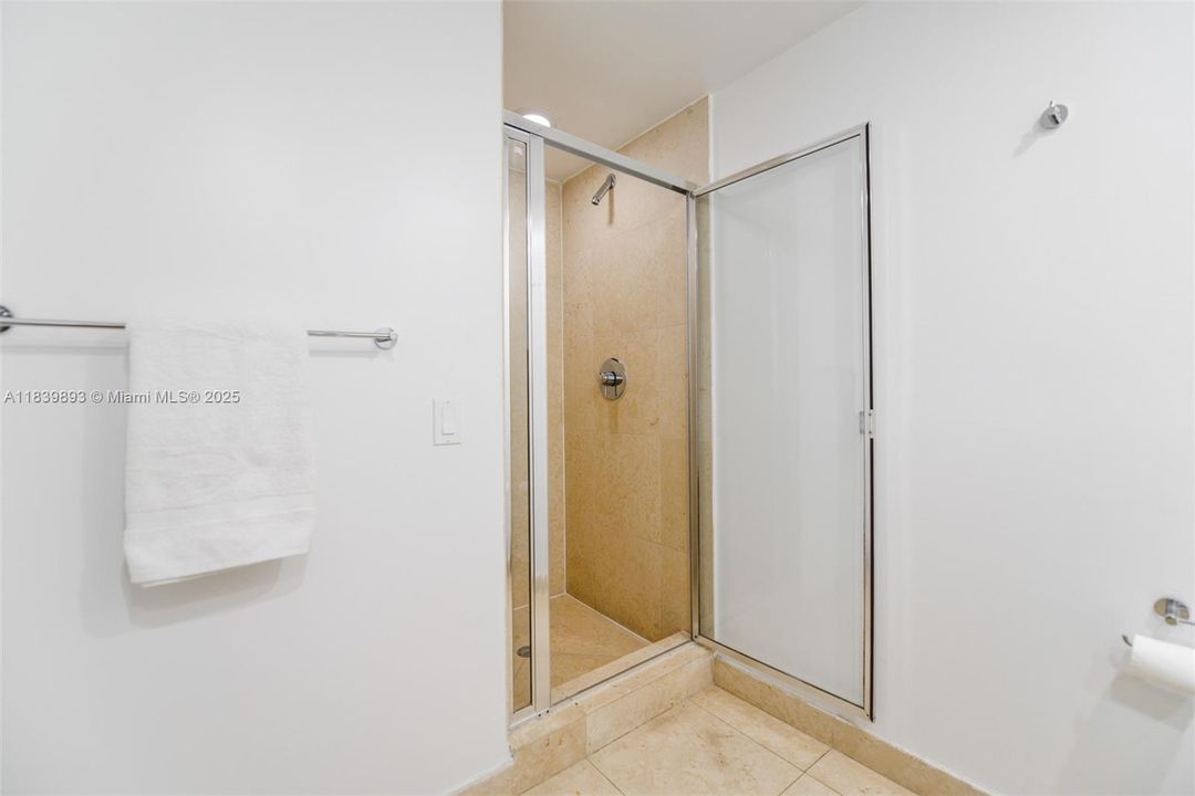 For Sale: $1,150,000 (2 beds, 2 baths, 1459 Square Feet)