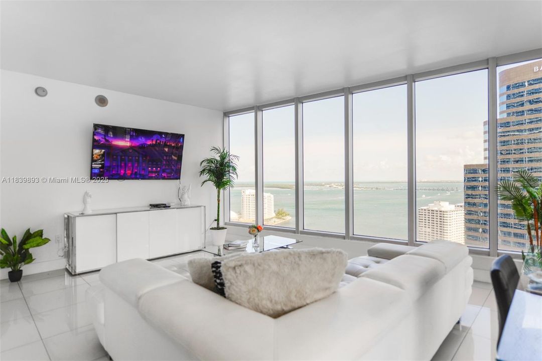 For Sale: $1,150,000 (2 beds, 2 baths, 1459 Square Feet)