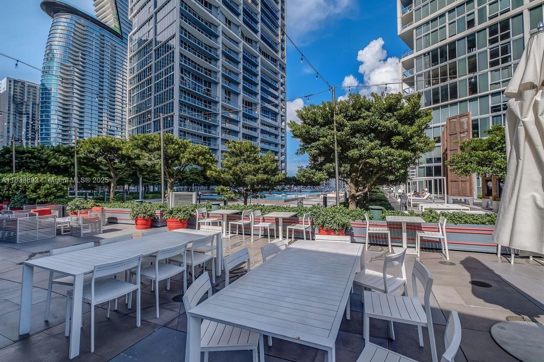 For Sale: $1,150,000 (2 beds, 2 baths, 1459 Square Feet)