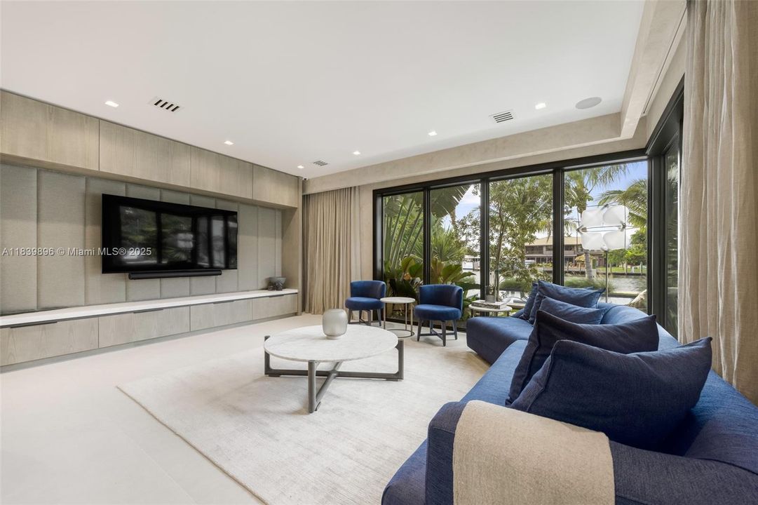 Kitchen sitting area
