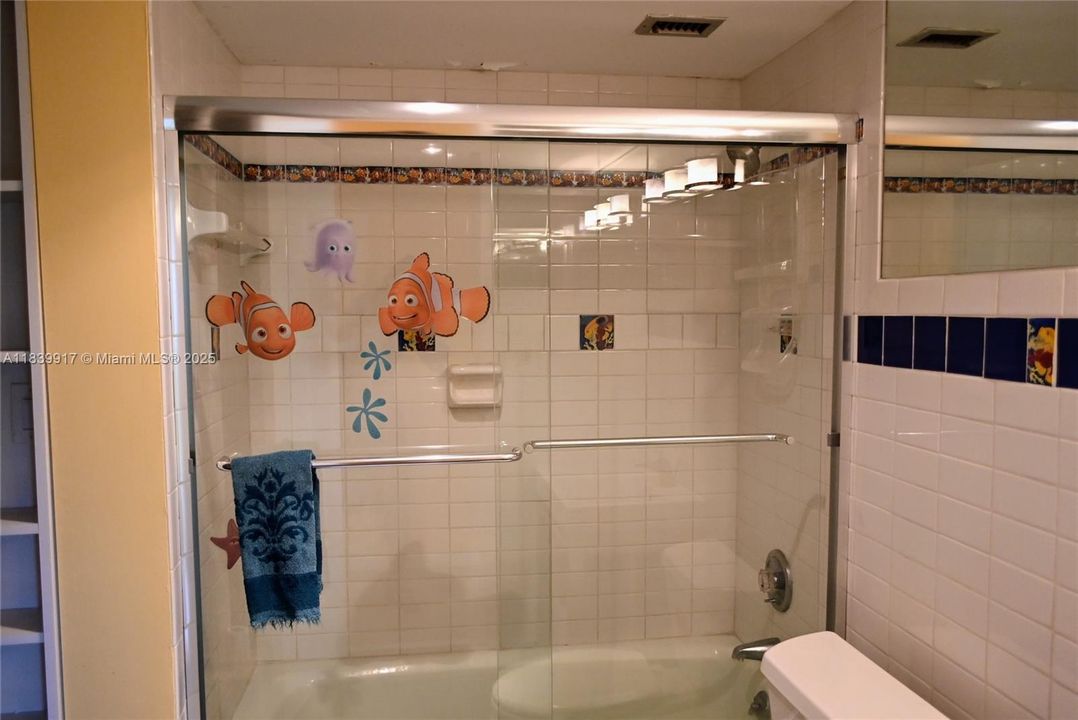 Activo con contrato: $239,000 (2 camas, 2 baños, 1712 Pies cuadrados)