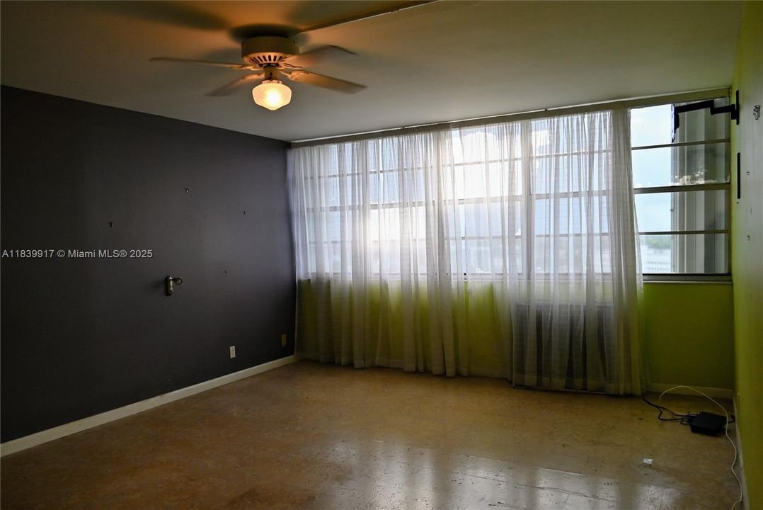 Activo con contrato: $239,000 (2 camas, 2 baños, 1712 Pies cuadrados)