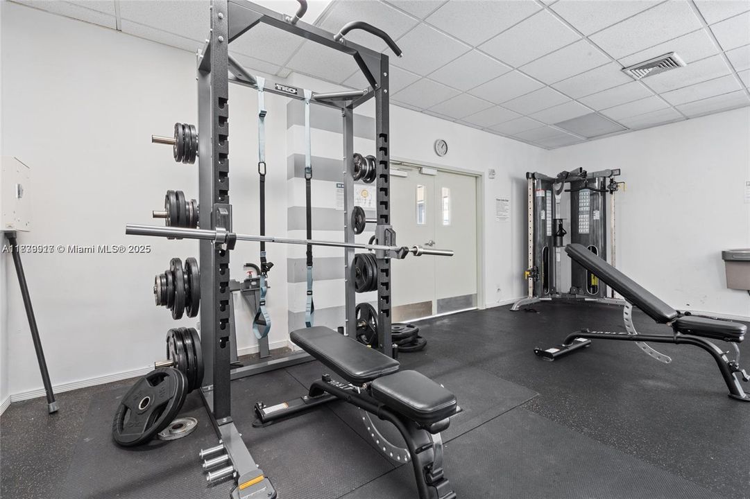 Activo con contrato: $239,000 (2 camas, 2 baños, 1712 Pies cuadrados)