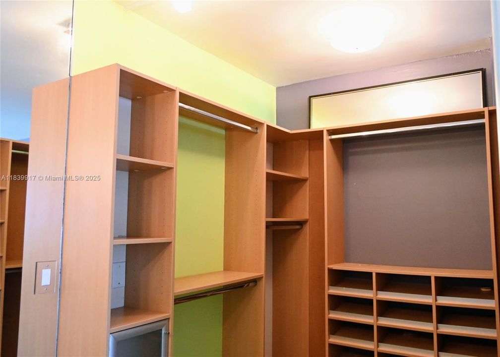 Activo con contrato: $239,000 (2 camas, 2 baños, 1712 Pies cuadrados)