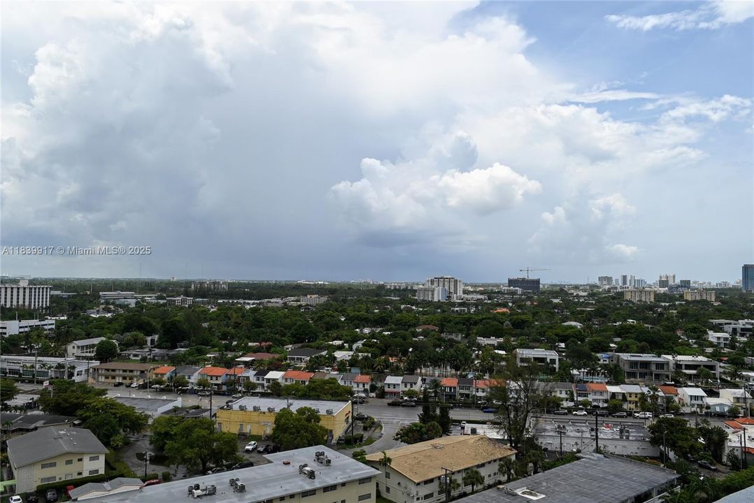 Activo con contrato: $239,000 (2 camas, 2 baños, 1712 Pies cuadrados)