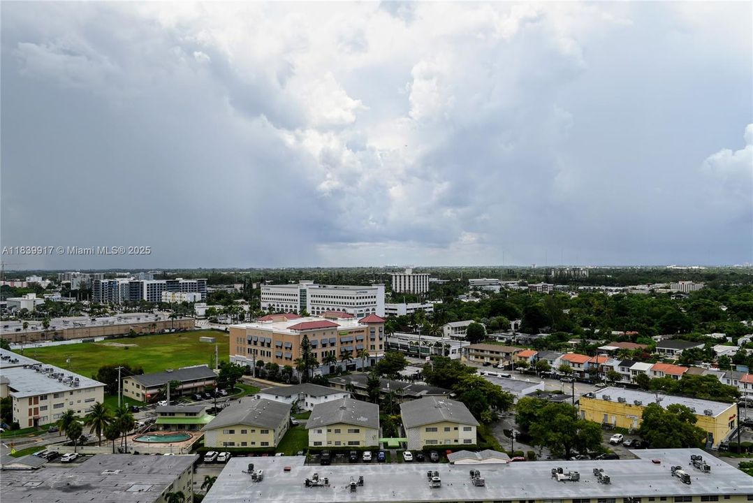 Activo con contrato: $239,000 (2 camas, 2 baños, 1712 Pies cuadrados)