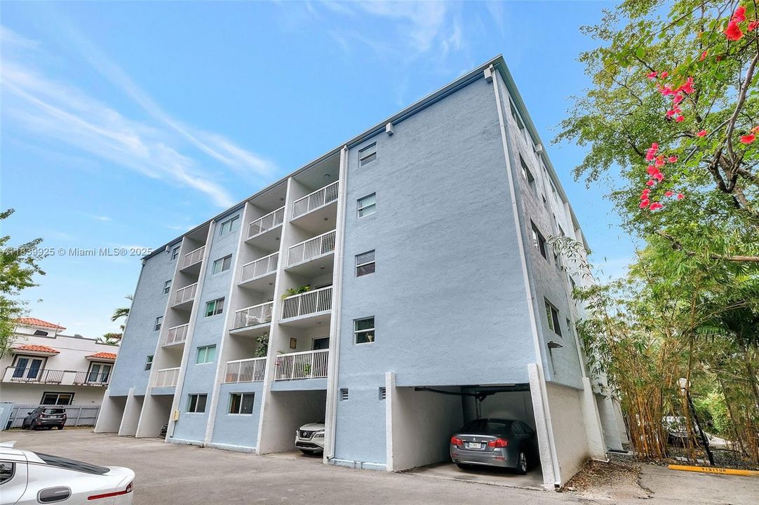 En Venta: $395,000 (2 camas, 1 baños, 702 Pies cuadrados)