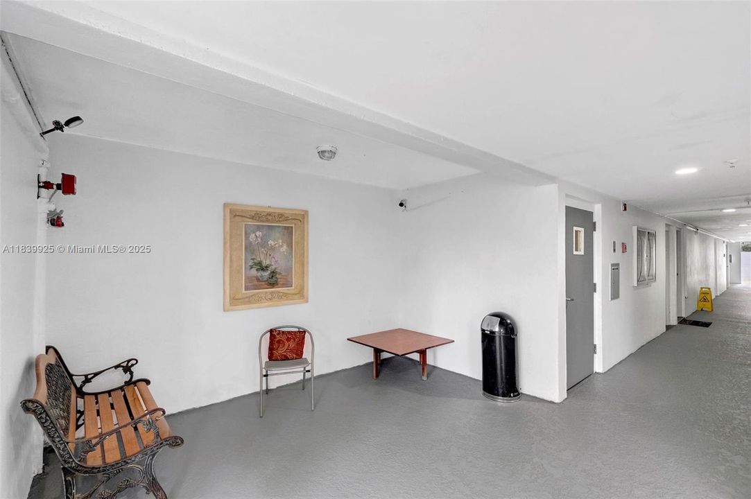 En Venta: $395,000 (2 camas, 1 baños, 702 Pies cuadrados)