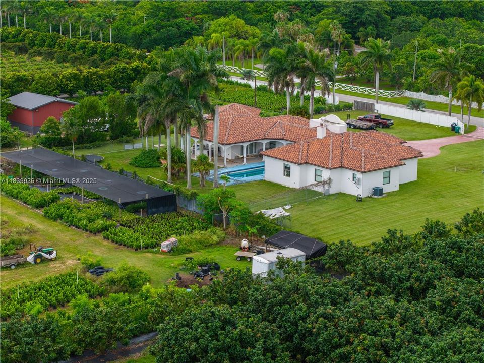 Недавно продано: $2,000,000 (4 спален, 2 ванн, 3567 Квадратных фут)