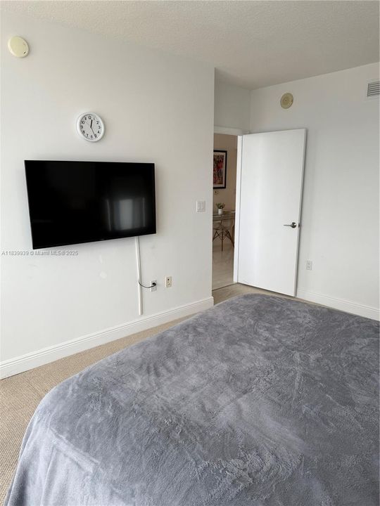 В аренду: $4,200 (2 спален, 2 ванн, 1048 Квадратных фут)