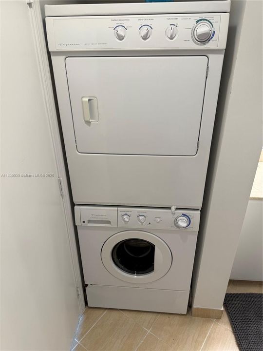 В аренду: $4,200 (2 спален, 2 ванн, 1048 Квадратных фут)