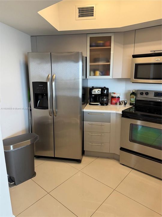 В аренду: $4,200 (2 спален, 2 ванн, 1048 Квадратных фут)