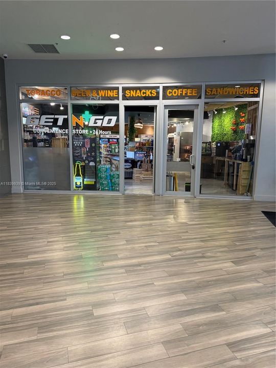 В аренду: $4,200 (2 спален, 2 ванн, 1048 Квадратных фут)