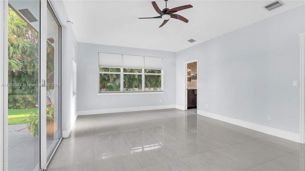 Recently Rented: $6,500 (6 beds, 4 baths, 3493 Square Feet)