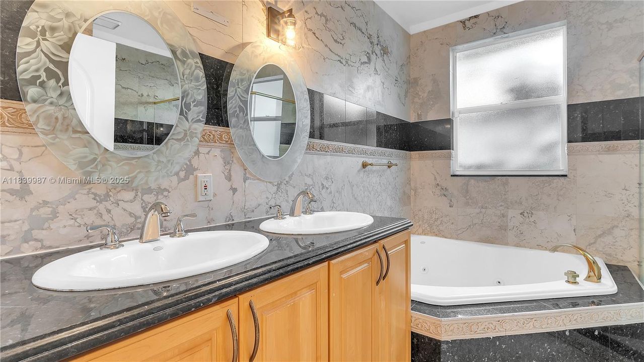 Recently Rented: $6,500 (6 beds, 4 baths, 3493 Square Feet)