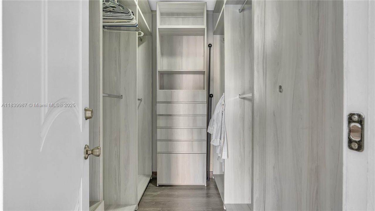 Recently Rented: $6,500 (6 beds, 4 baths, 3493 Square Feet)