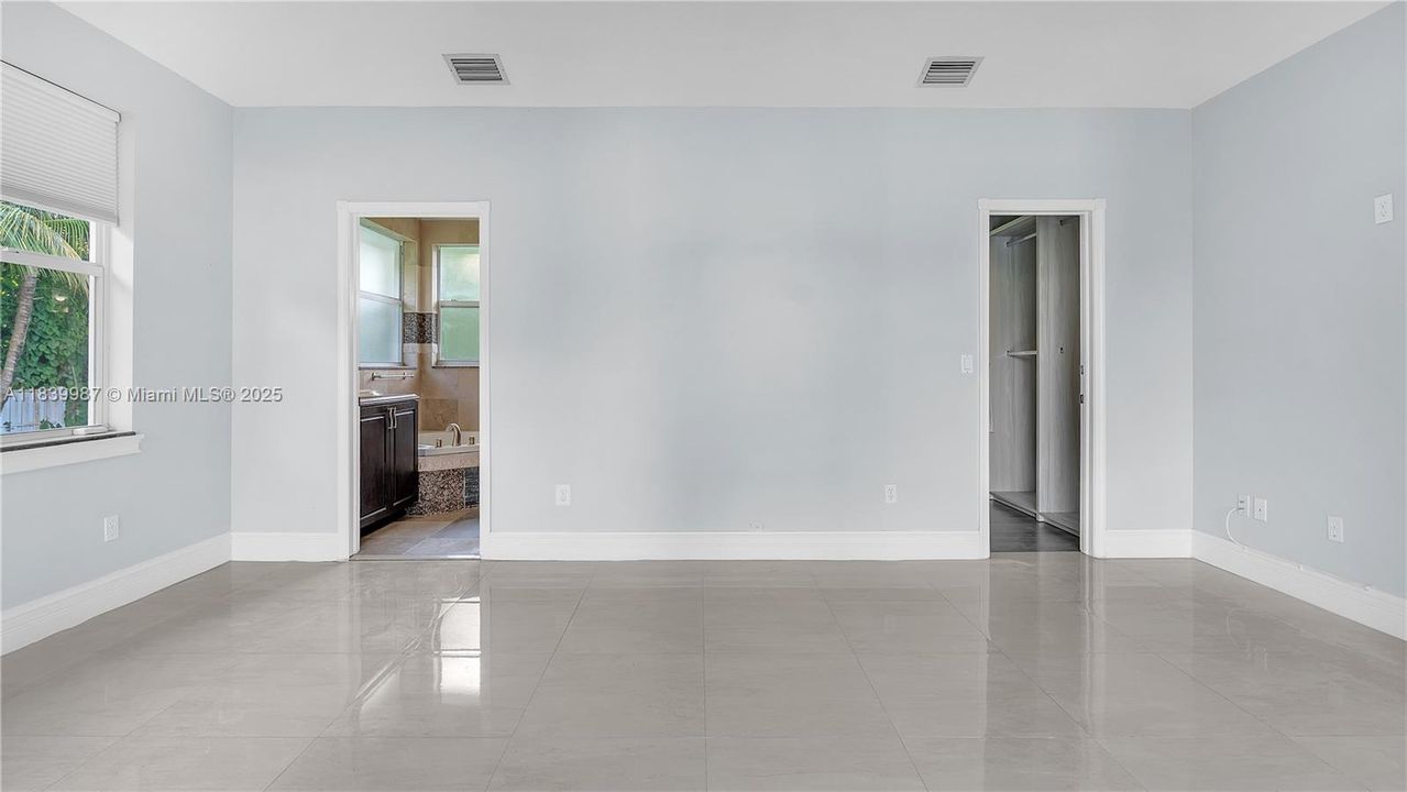 Recently Rented: $6,500 (6 beds, 4 baths, 3493 Square Feet)