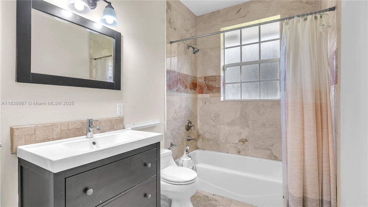 Recently Rented: $6,500 (6 beds, 4 baths, 3493 Square Feet)