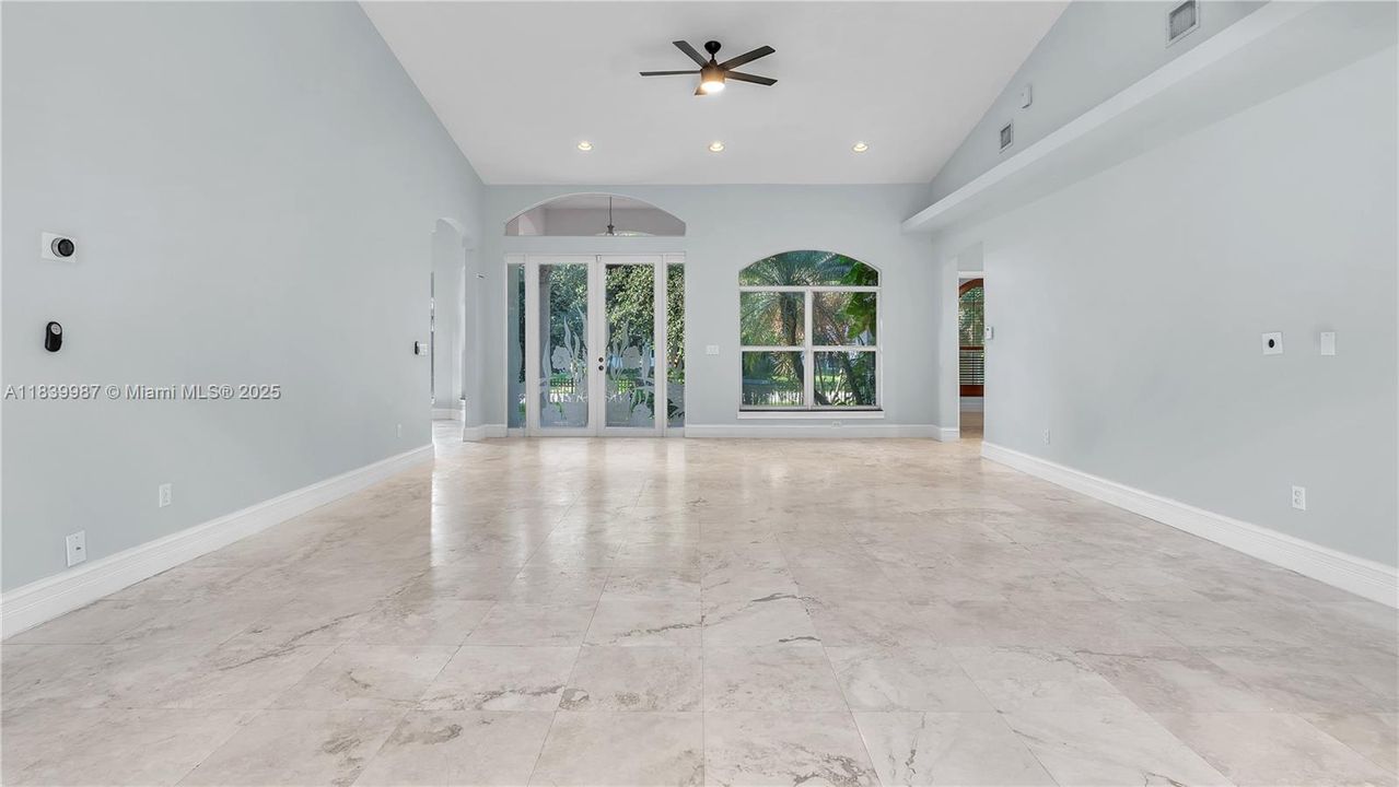 Recently Rented: $6,500 (6 beds, 4 baths, 3493 Square Feet)