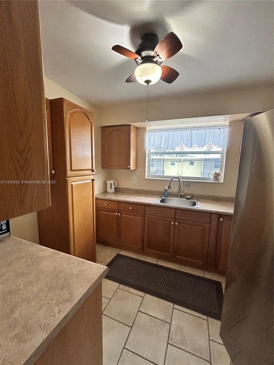 For Sale: $127,900 (1 beds, 1 baths, 665 Square Feet)