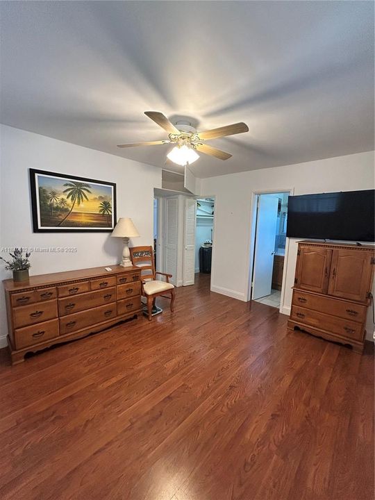 For Sale: $127,900 (1 beds, 1 baths, 665 Square Feet)