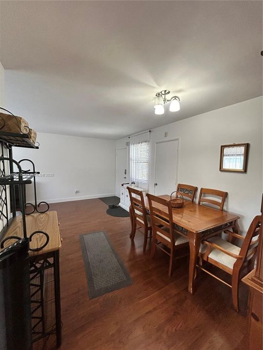 For Sale: $127,900 (1 beds, 1 baths, 665 Square Feet)