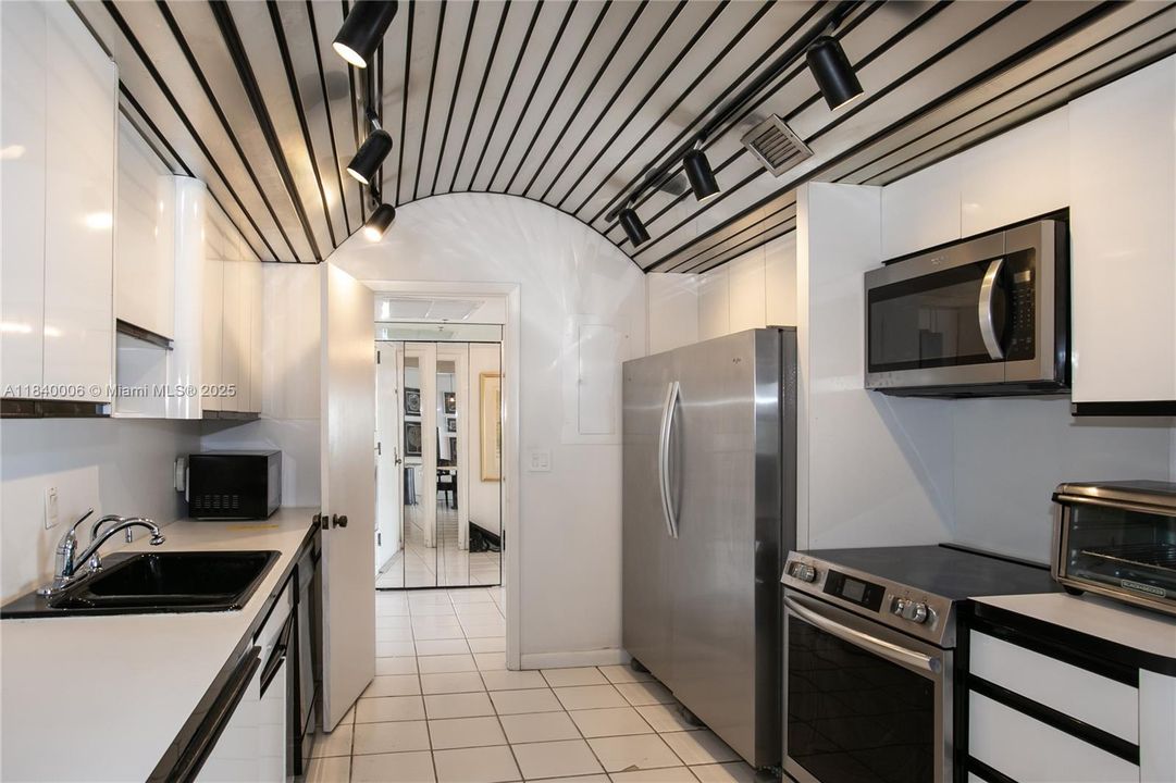 Activo con contrato: $399,000 (2 camas, 3 baños, 1950 Pies cuadrados)