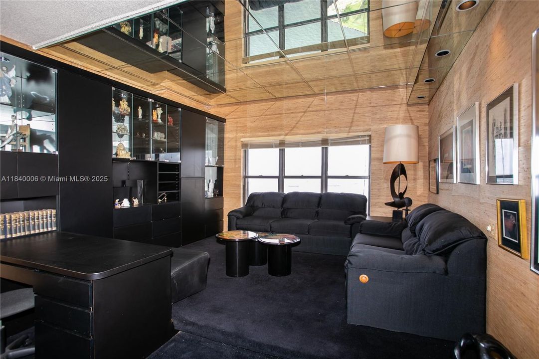 Activo con contrato: $399,000 (2 camas, 3 baños, 1950 Pies cuadrados)