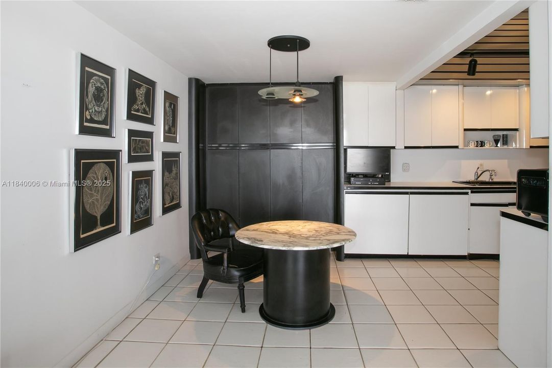 Activo con contrato: $399,000 (2 camas, 3 baños, 1950 Pies cuadrados)