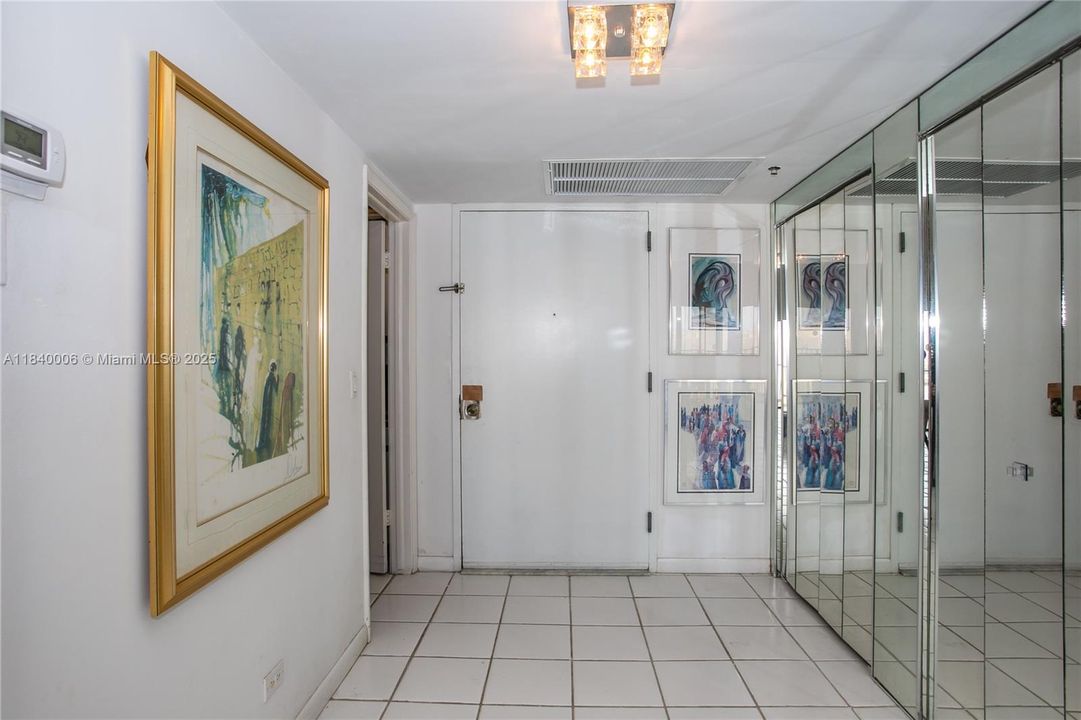 Activo con contrato: $399,000 (2 camas, 3 baños, 1950 Pies cuadrados)