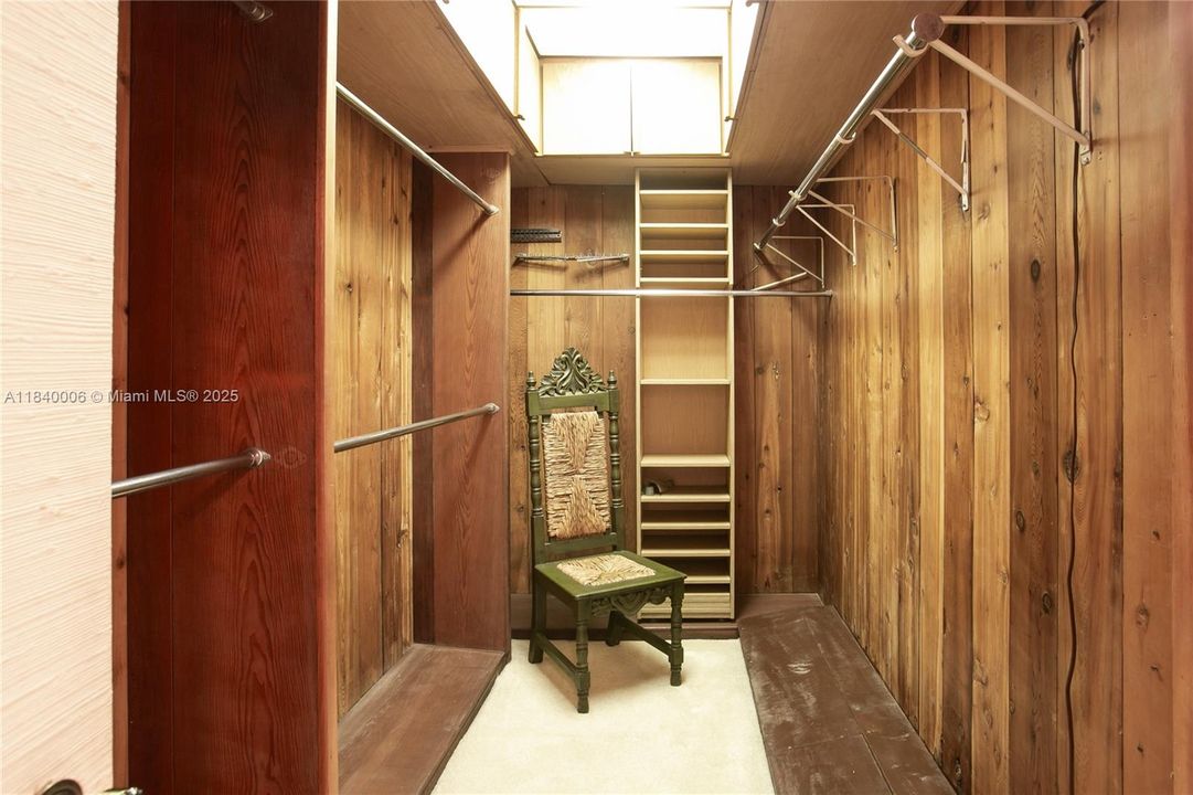 Activo con contrato: $399,000 (2 camas, 3 baños, 1950 Pies cuadrados)