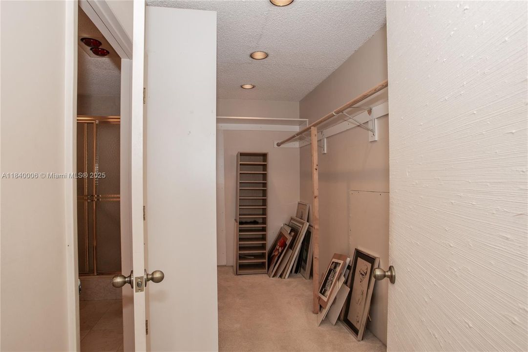 Activo con contrato: $399,000 (2 camas, 3 baños, 1950 Pies cuadrados)