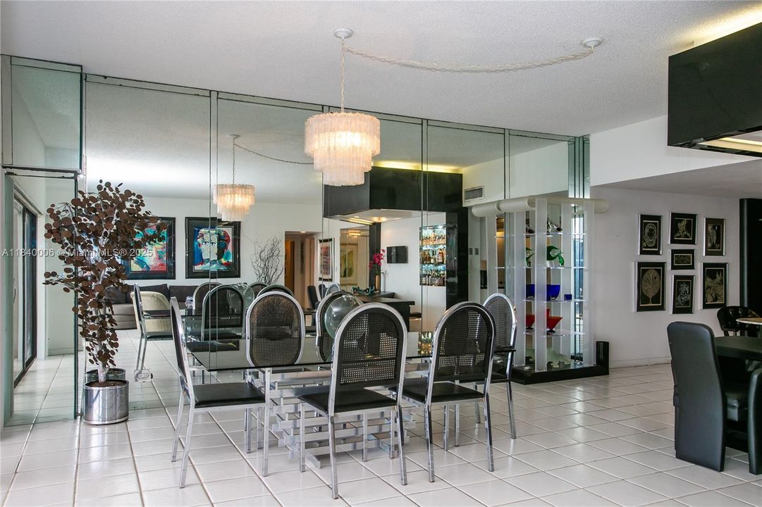 Activo con contrato: $399,000 (2 camas, 3 baños, 1950 Pies cuadrados)