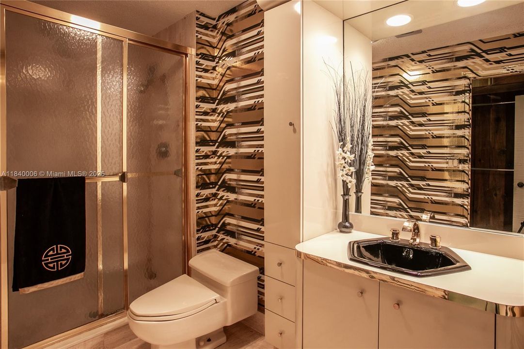 Activo con contrato: $399,000 (2 camas, 3 baños, 1950 Pies cuadrados)