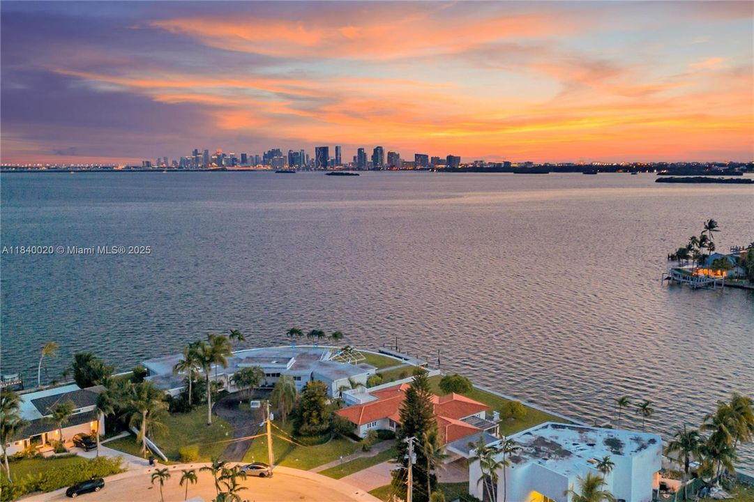 En Venta: $10,750,000 (4 camas, 3 baños, 2986 Pies cuadrados)