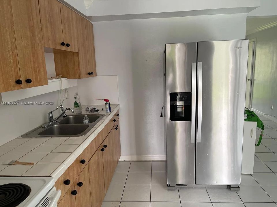 Recently Rented: $2,250 (2 beds, 1 baths, 953 Square Feet)