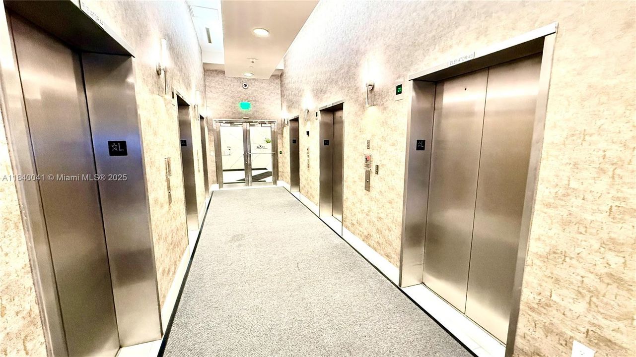 待售: $349,000 (0 贝兹, 1 浴室, 425 平方英尺)