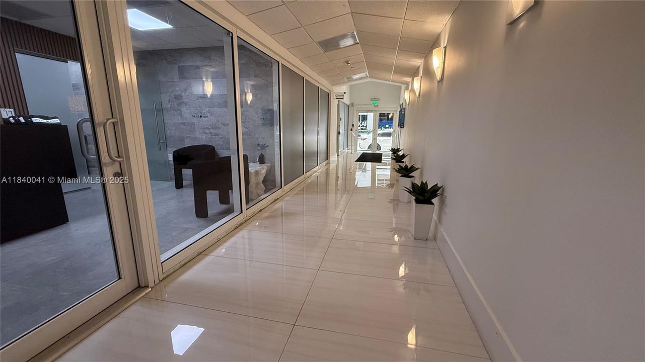 待售: $349,000 (0 贝兹, 1 浴室, 425 平方英尺)