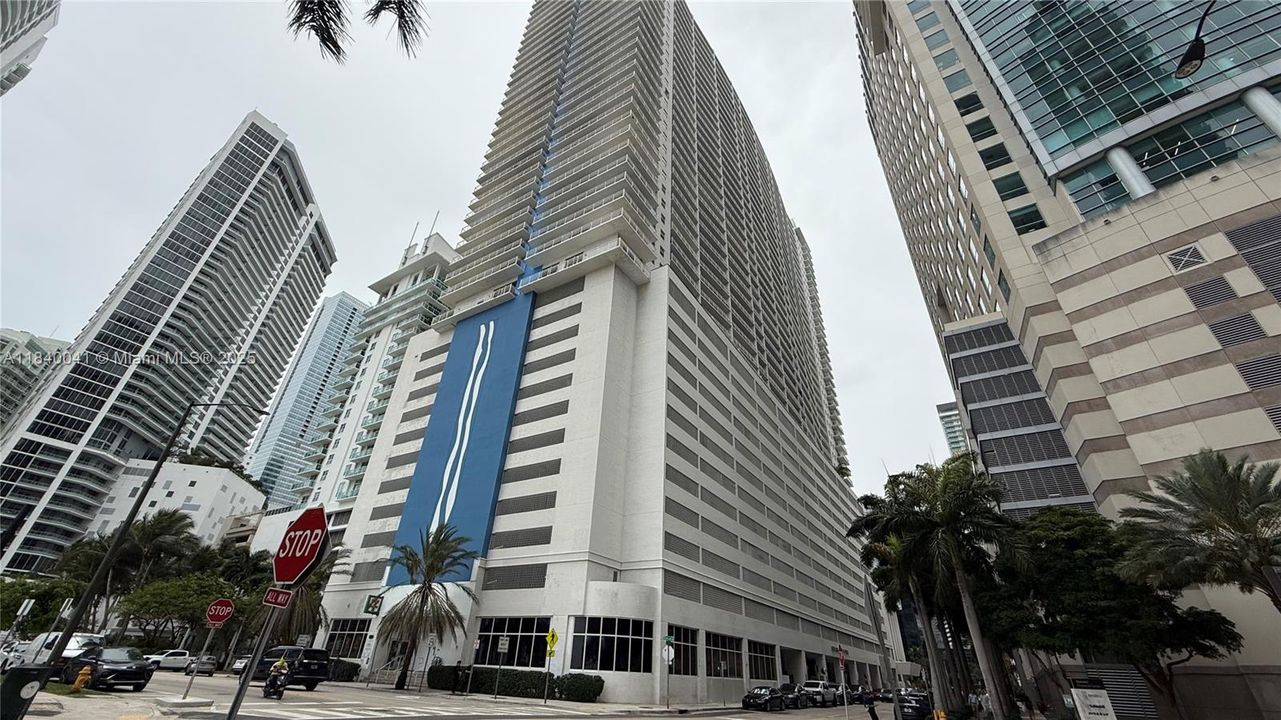 待售: $349,000 (0 贝兹, 1 浴室, 425 平方英尺)