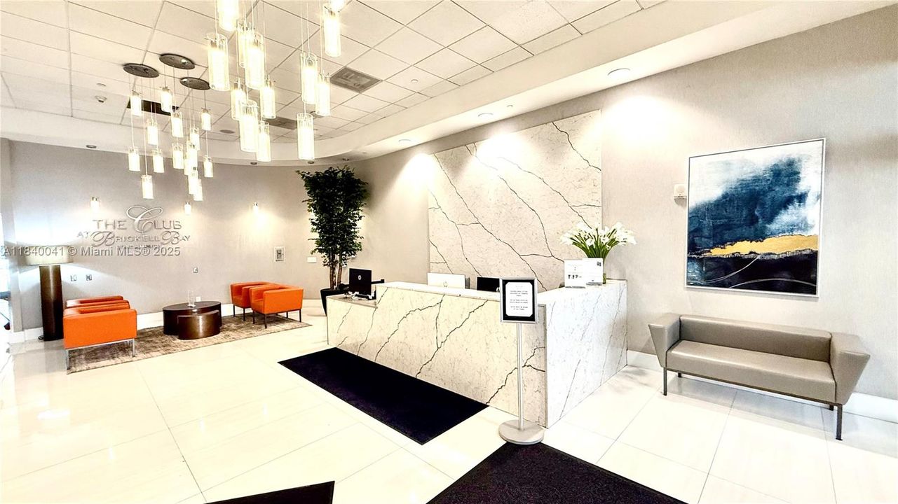 待售: $349,000 (0 贝兹, 1 浴室, 425 平方英尺)